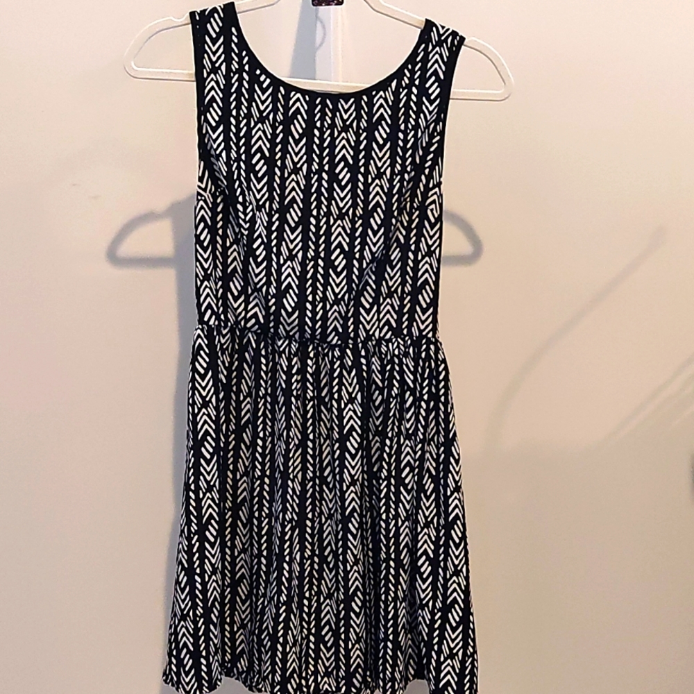 FOREVER 21 | Black & White Mini Dress XS